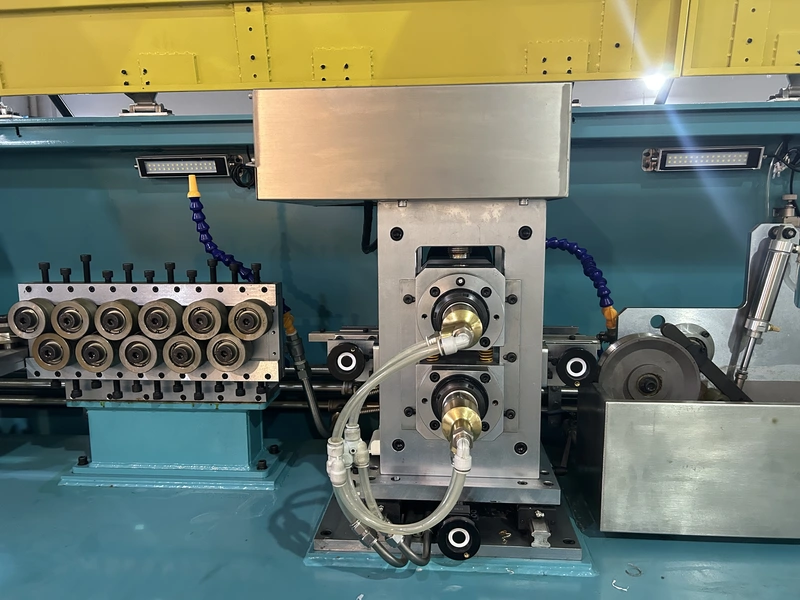 Aluminum strip rolling mill